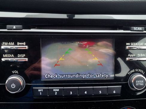 Used 2016 Nissan Rogue S image 28