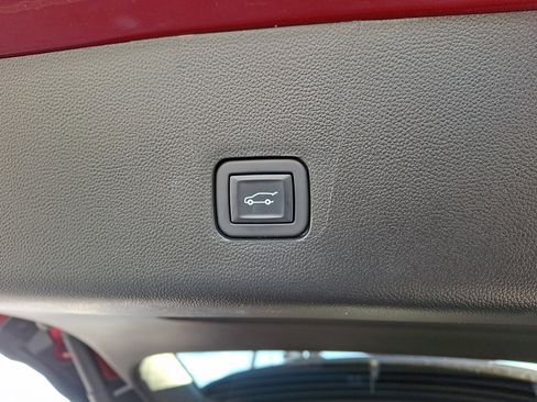 Used 2020 Chevrolet Traverse LT w/ Driver Confidence II Package image 32