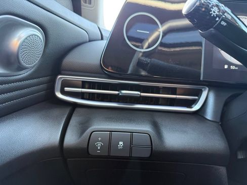 Used 2025 Hyundai Elantra SEL FWD image 12