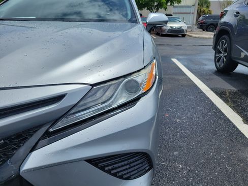 Used 2019 Toyota Camry XSE FWD image 4