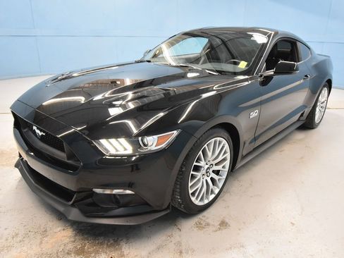 Used 2017 Ford Mustang GT Premium w/ GT Performance Package RWD image 28