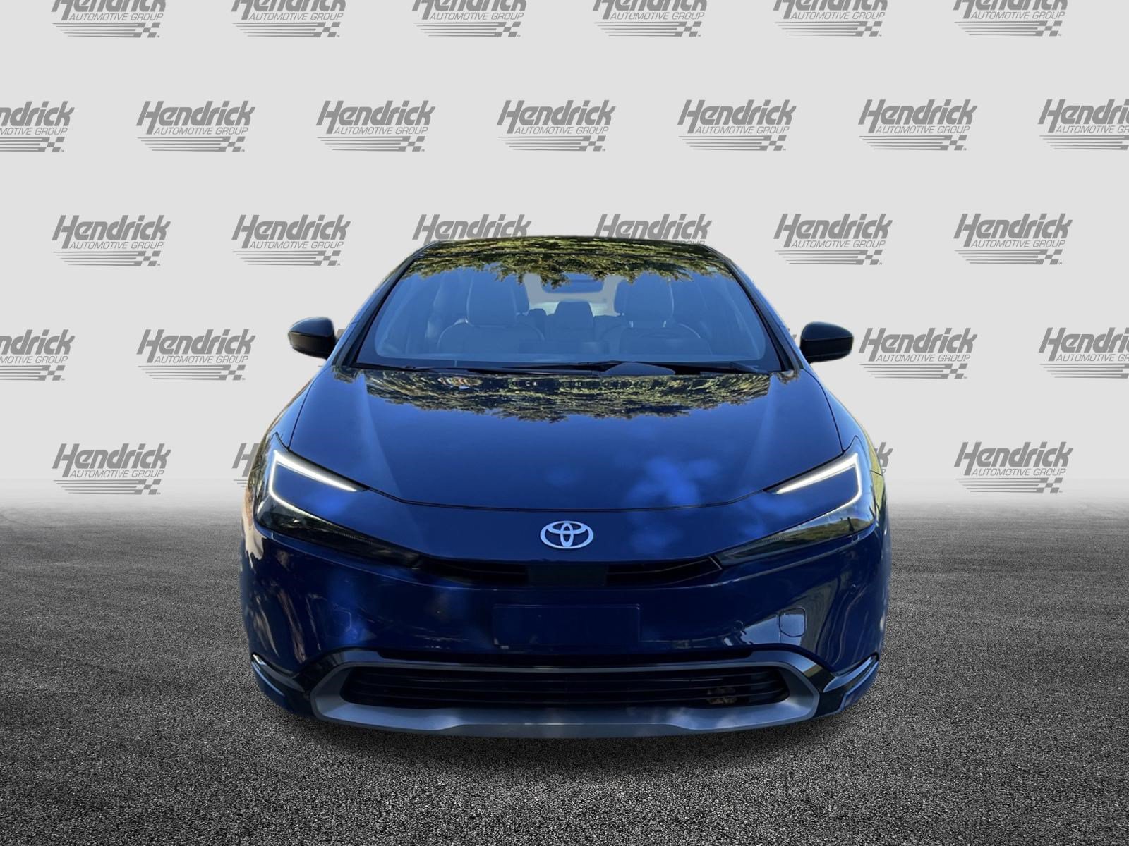 Used 2025 Toyota Prius XLE FWD image 3