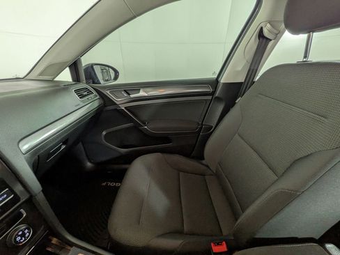Used 2019 Volkswagen Golf S image 31