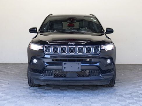 Used 2025 Jeep Compass Latitude AWD/4WD image 4