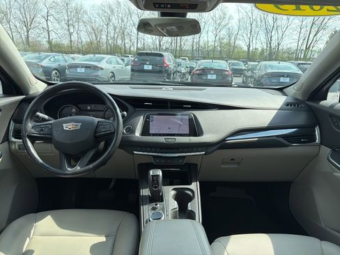 Used 2019 Cadillac XT4 Luxury w/ Cold Weather Package AWD/4WD image 12