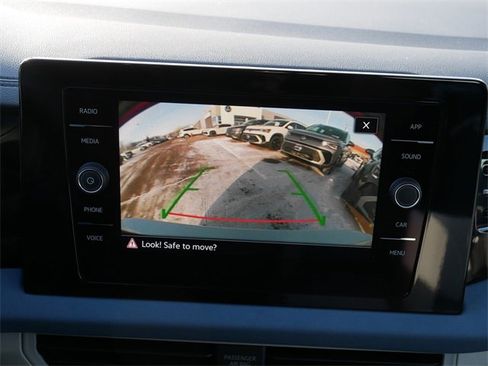 Certified 2025 Volkswagen Jetta SE image 34