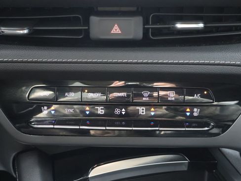 Used 2023 Buick Envision Avenir image 25