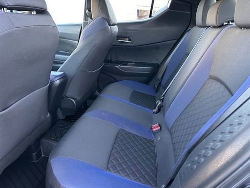 Used 2022 Toyota C-HR XLE image 21