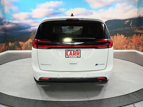 Used 2023 Chrysler Pacifica Limited FWD image 6