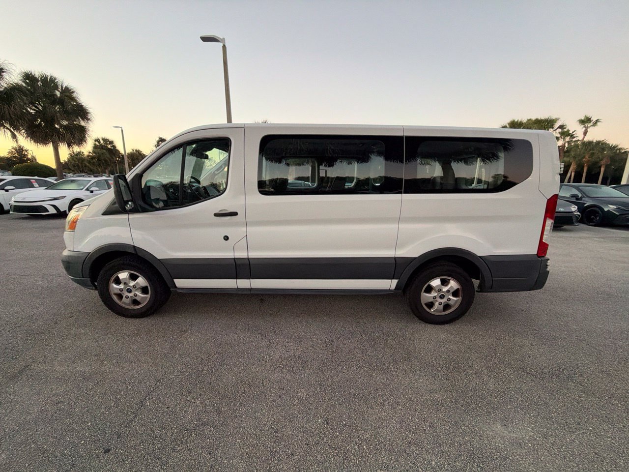 Used 2017 Ford Transit 150 XLT RWD image 2