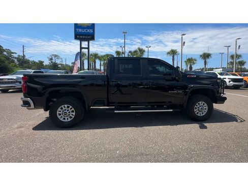 Used 2025 Chevrolet Silverado 2500 LT w/ Convenience Package AWD/4WD image 5