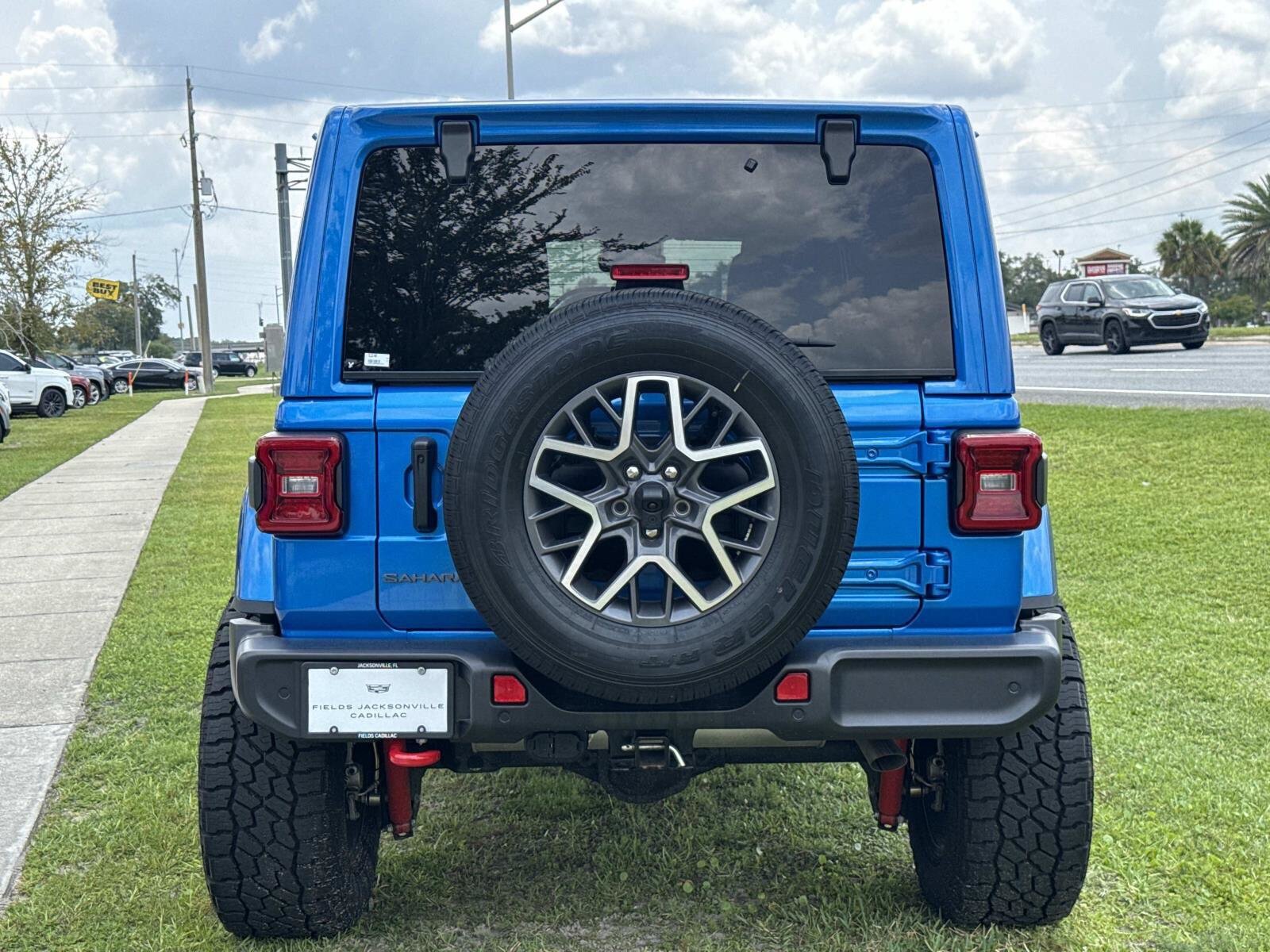 Used 2025 Jeep Wrangler Unlimited Sahara AWD/4WD image 4