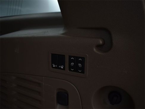 Used 2020 Chevrolet Suburban Premier w/ Premier 6.2L Value Package image 31