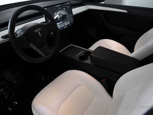 Used 2023 Tesla Model Y Long Range image 3