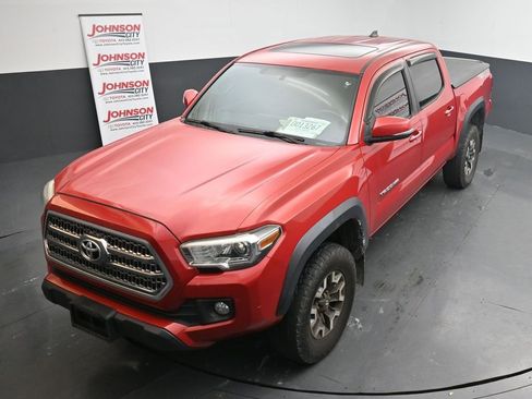 Used 2016 Toyota Tacoma TRD Off-Road image 12