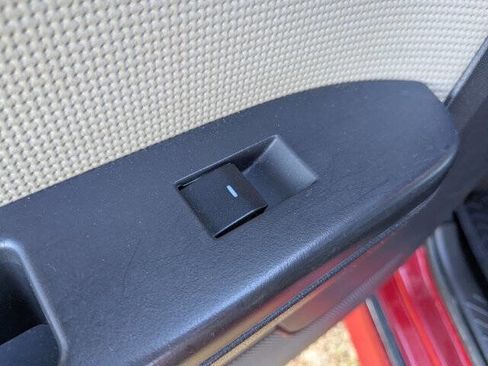 Used 2010 Mercury Mariner Premier image 27