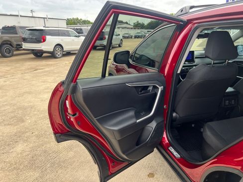 Used 2024 Toyota RAV4 LE AWD/4WD image 12
