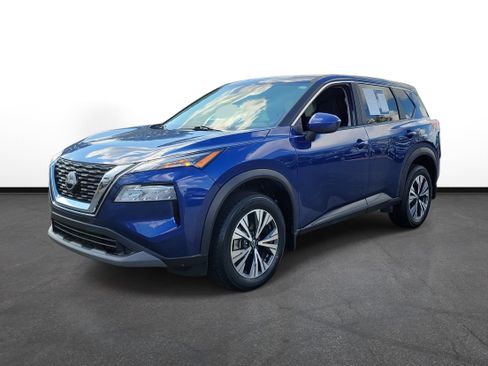 Used 2023 Nissan Rogue SV image 2