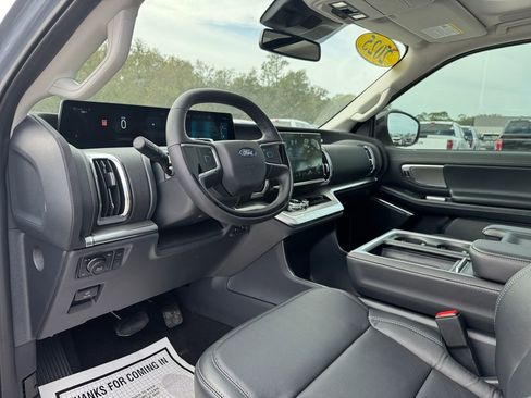 New 2025 Ford Expedition Max Platinum w/ Driver's Package image 29