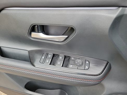 Used 2025 Nissan Kicks SR w/ Illumination Package image 18