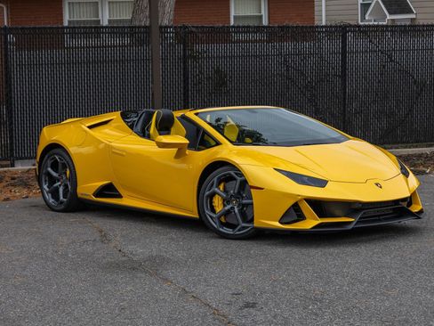 Used 2024 Lamborghini Huracan EVO image 9