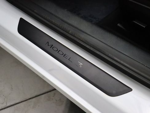 Used 2023 Tesla Model 3 Standard Range image 33