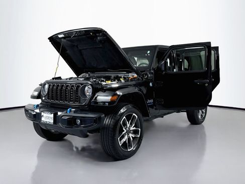 Used 2024 Jeep Wrangler Unlimited w/ Convenience Group AWD/4WD image 17
