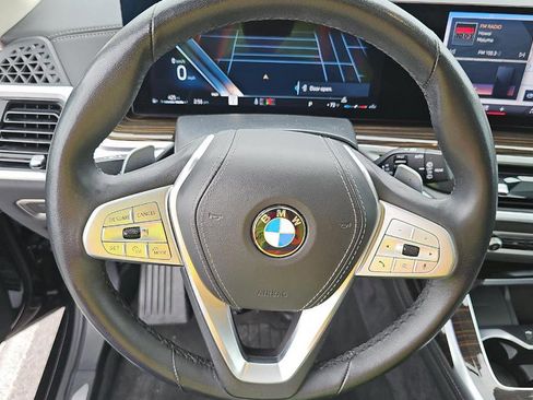 Used 2025 BMW X7 xDrive40i w/ Premium Package image 6