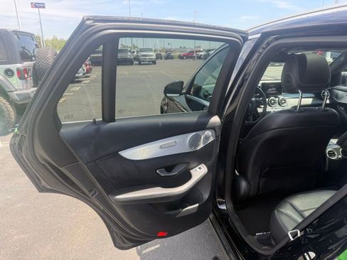 Used 2019 Mercedes-Benz GLC 300 4MATIC image 25