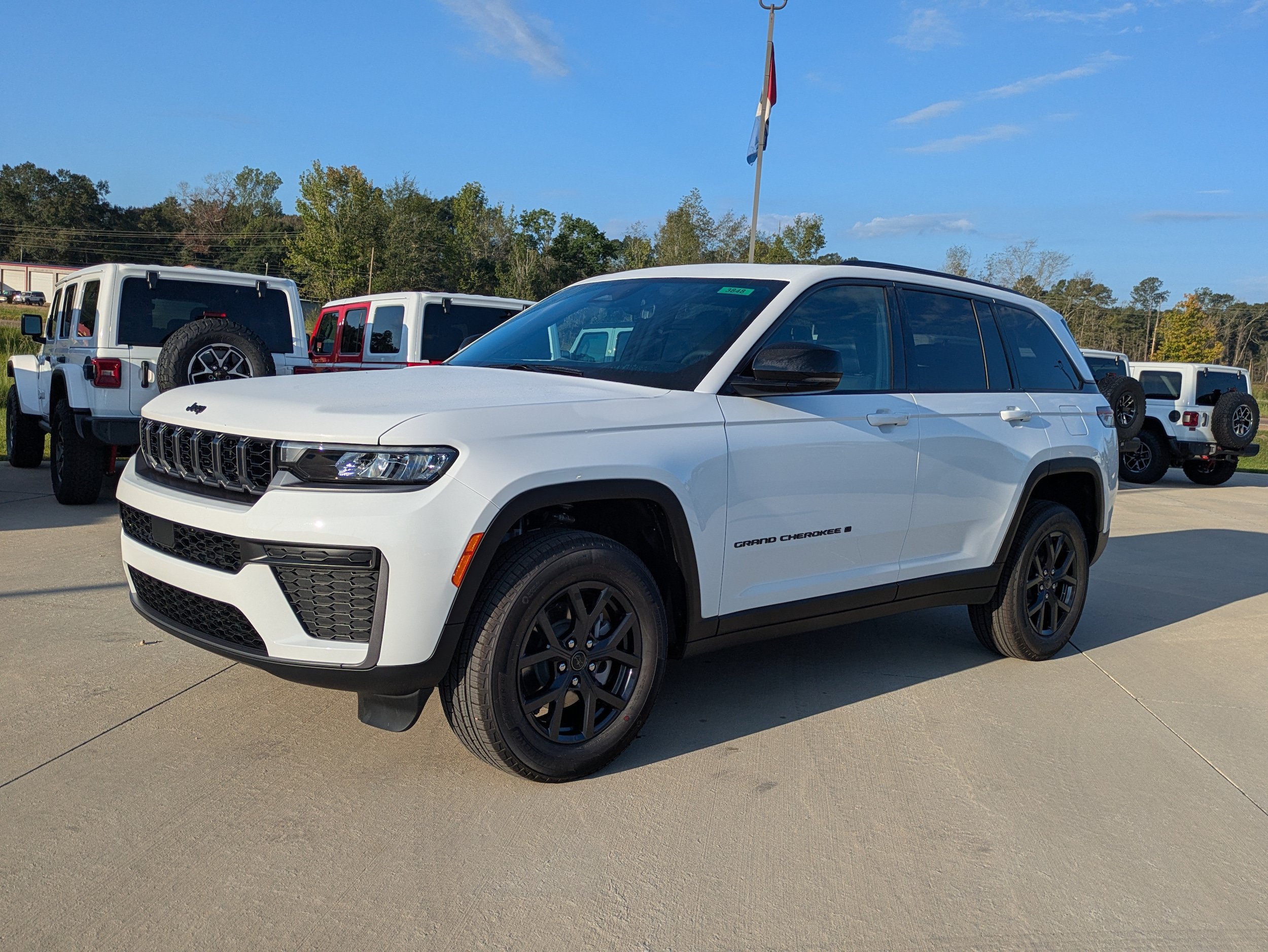 New 2027 Jeep Grand Cherokee Altitude RWD image 1