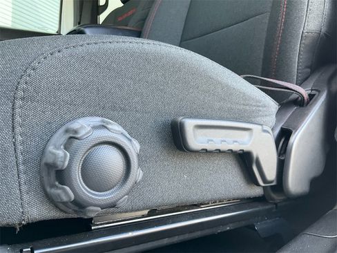 Used 2024 Jeep Wrangler Unlimited Rubicon image 35