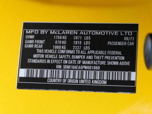 Used 2023 McLaren Artura RWD image 22