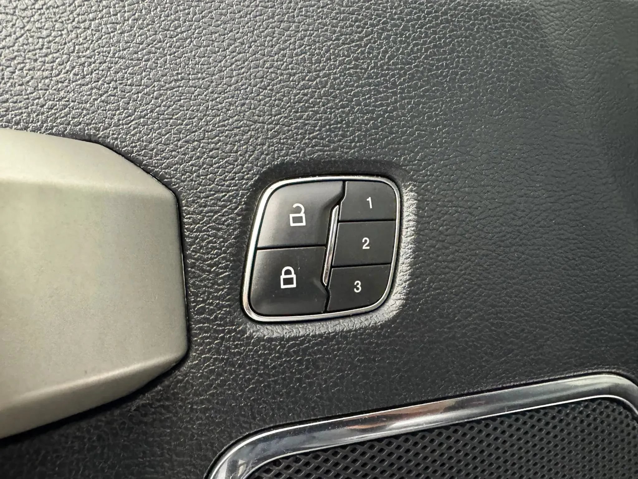 Used 2019 Ford F150 Lariat w/ Equipment Group 502A Luxury AWD/4WD image 40
