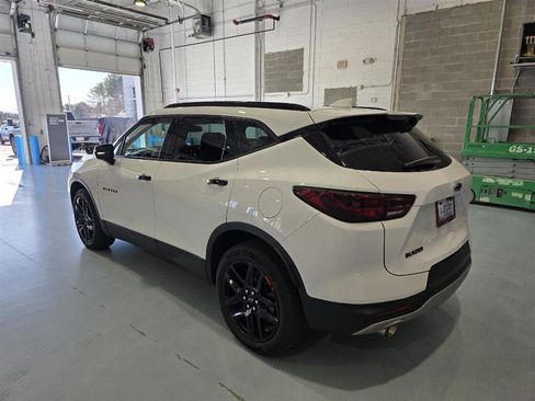 Used 2023 Chevrolet Blazer LT image 9