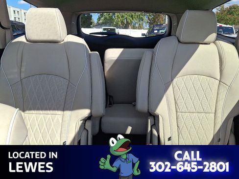 Used 2023 Buick Enclave Avenir w/ Avenir Technology Package image 19