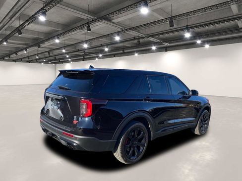 Used 2022 Ford Explorer ST w/ ST Street Pack image 7