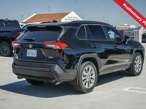 Used 2020 Toyota RAV4 XLE Premium FWD image 6