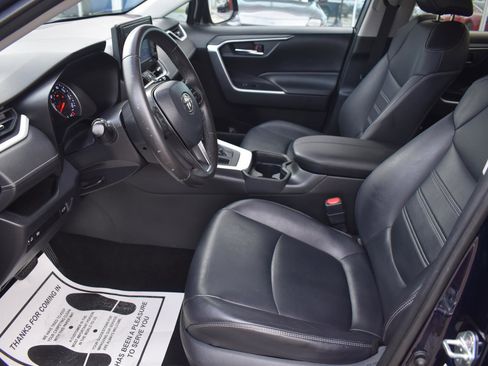 Used 2020 Toyota RAV4 XLE Premium FWD image 26