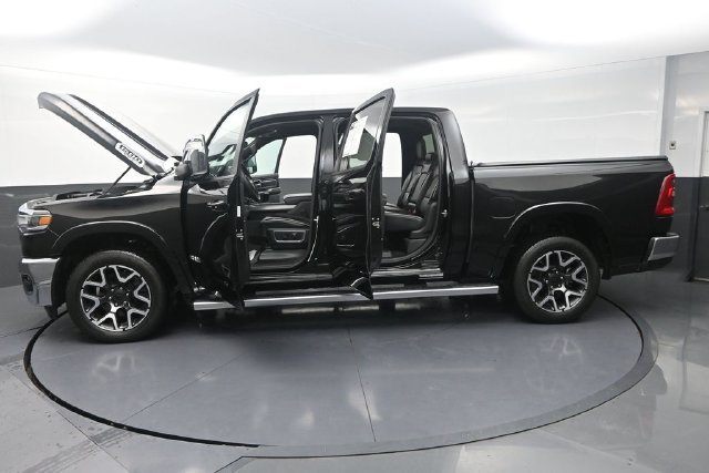 Used 2025 RAM 1500 Laramie w/ Trailer Tow Group AWD/4WD image 33