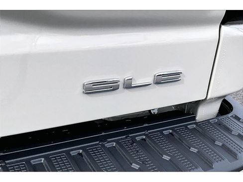 New 2026 GMC Sierra 1500 SLE image 9