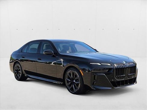 Used 2025 BMW 760i xDrive AWD/4WD image 7