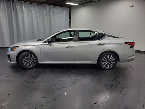 Used 2024 Nissan Altima 2.5 SV image 5