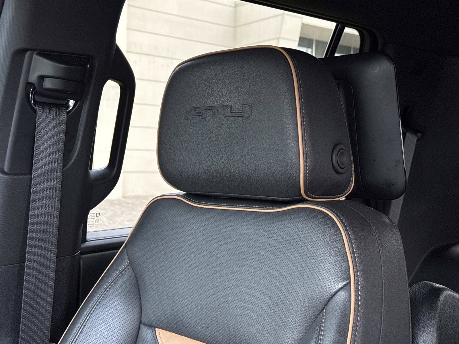 Used 2024 GMC Yukon AT4 w/ Technology Package AWD/4WD image 23