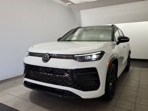 New 2026 Volkswagen Tiguan SE R-Line image 2