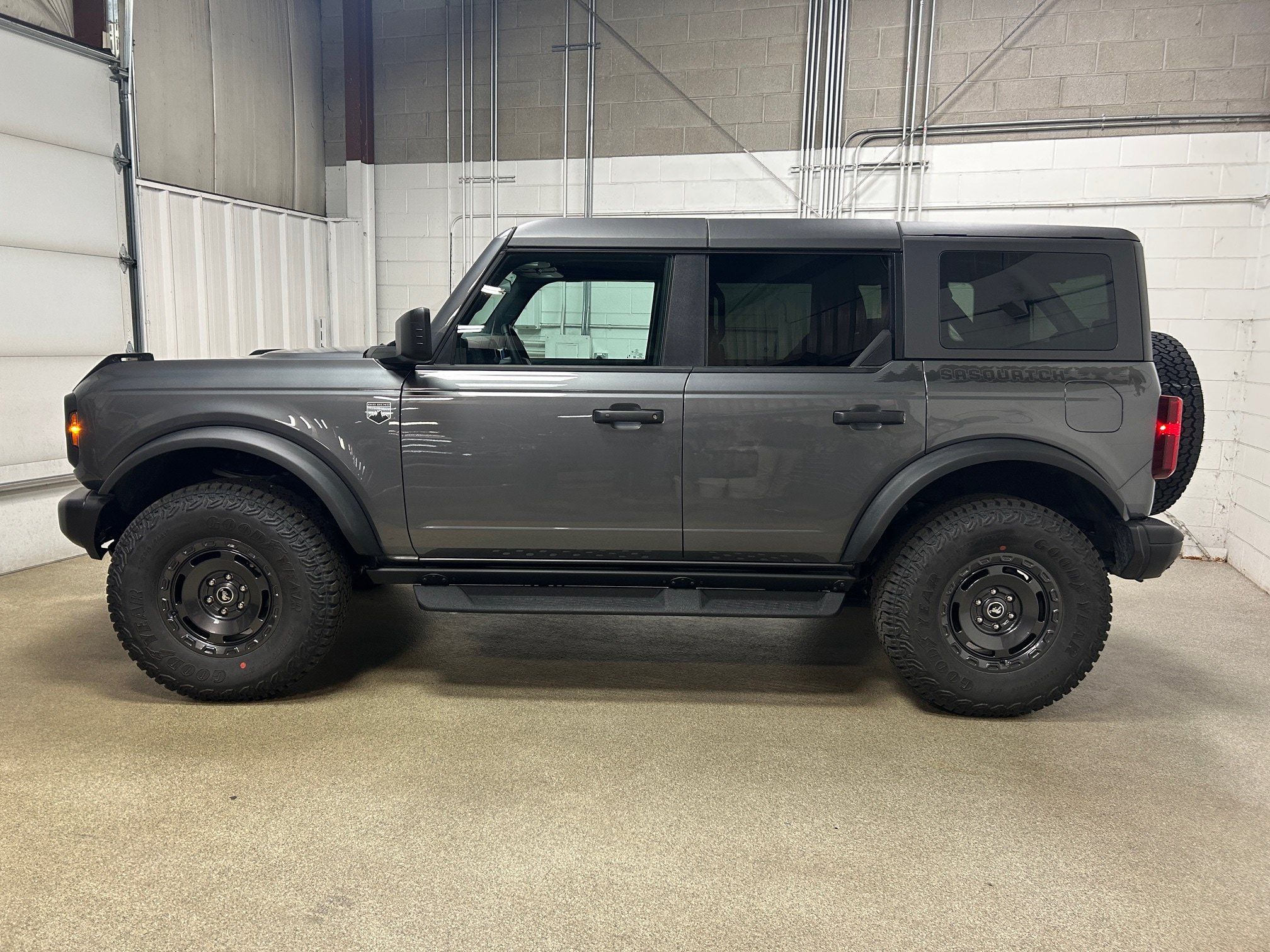 Used 2025 Ford Bronco Big Bend w/ Black Diamond Package AWD/4WD image 6