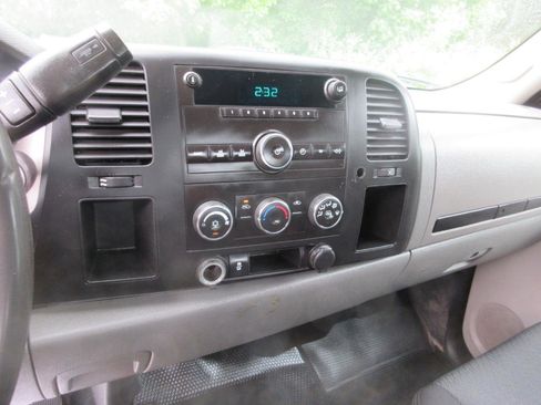 Used 2012 Chevrolet Silverado 2500 W/T w/ Snow Plow Prep Package AWD/4WD image 28