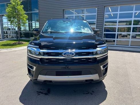 Used 2024 Ford Expedition Limited AWD/4WD image 2
