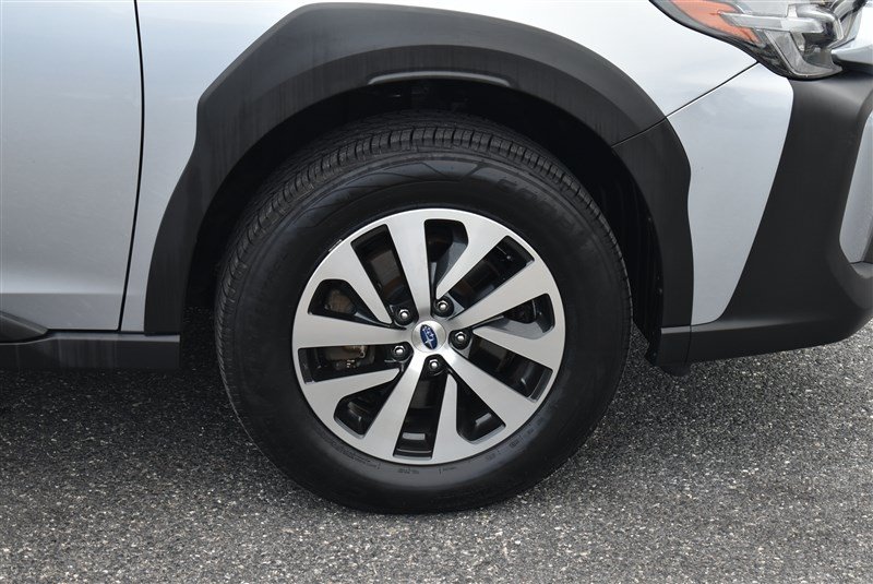 Used 2024 Subaru Outback Premium AWD/4WD image 3