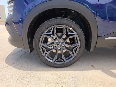 New 2026 Nissan Kicks SR w/ SR Premium Package FWD image 27