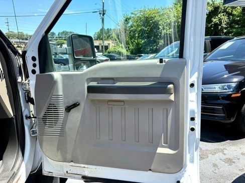 Used 2009 Ford F550 2WD Regular Cab Super Duty image 17